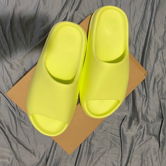 BRAND NEW YEEZY SLIDES - Picture 4 of 8